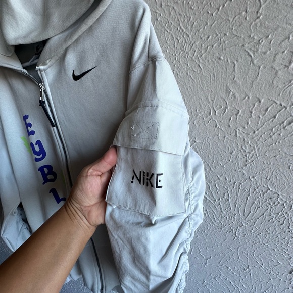 Nike Cream Hoodie with Silver Zipper - Picture 8 of 16